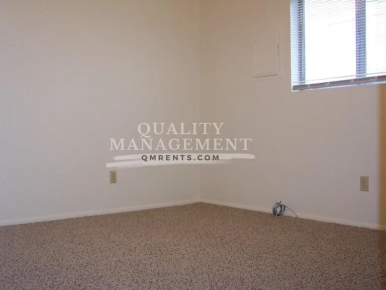 41 S Rowena St — Photo 5