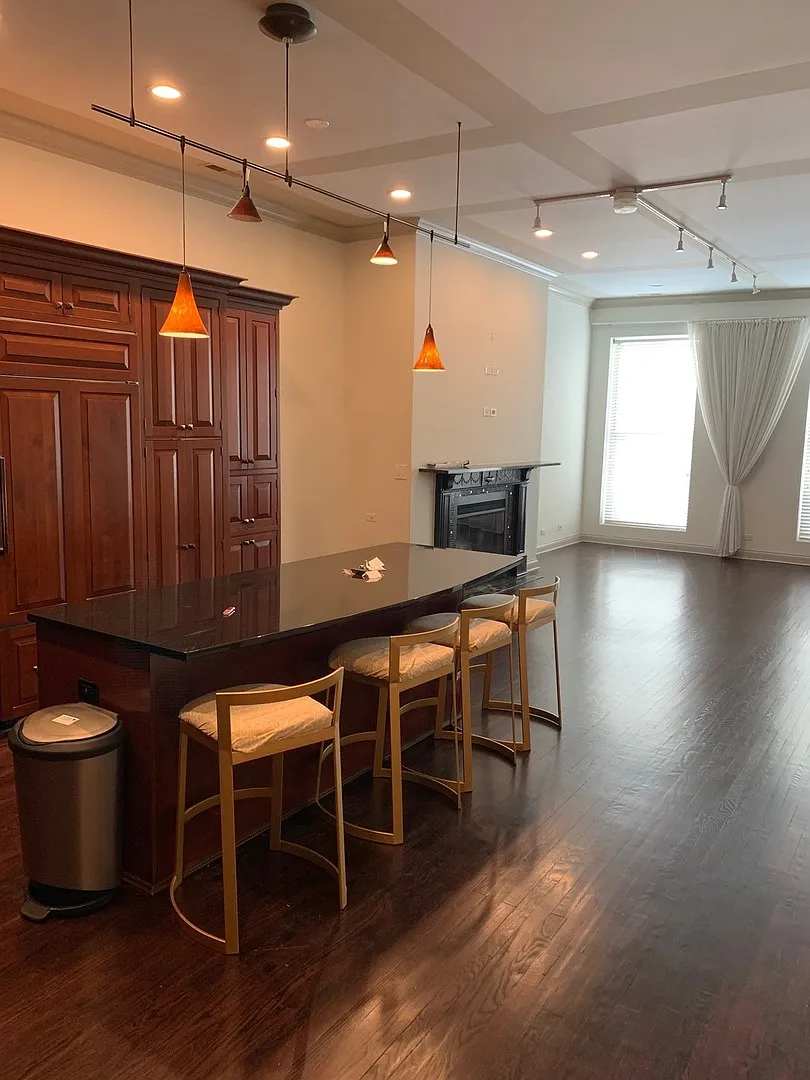 3 bed, 2200 sqft, $5,500 — Photo 3