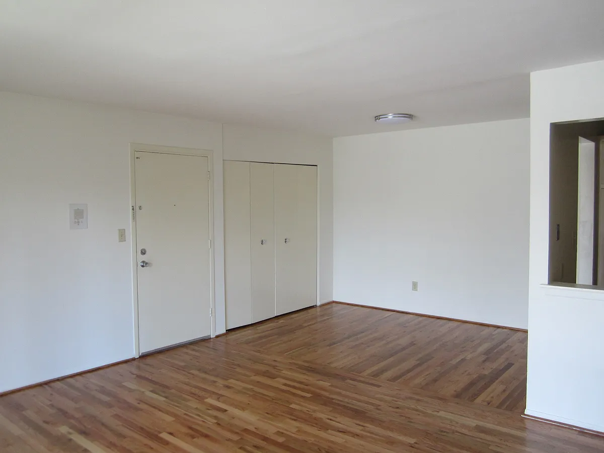 Building Photo - 5034 Mansfield Ave #105