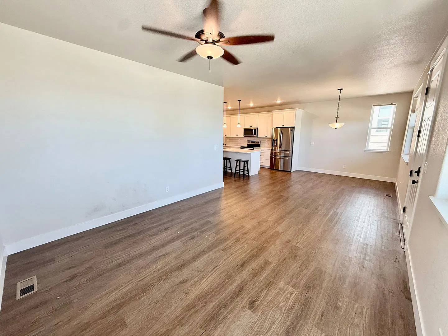 Spacious 3 Bedroom 2.5 bath in Berthoud Co!! — Photo 4