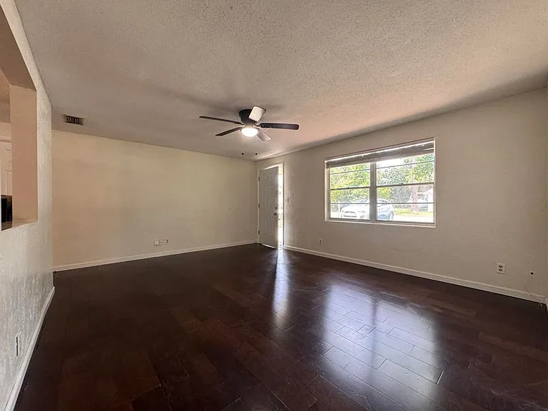 535 Olive St — Photo 4