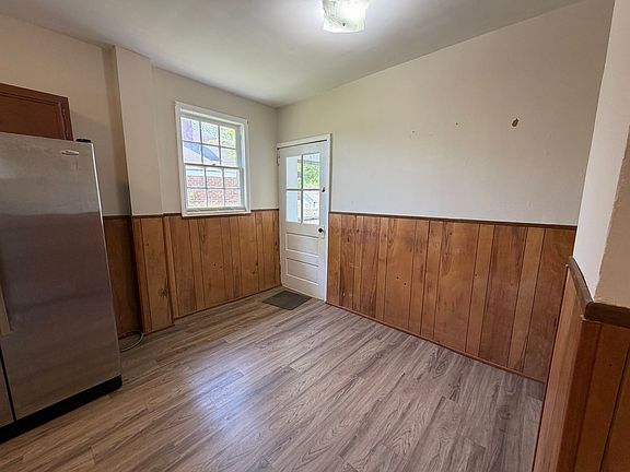 4th image of 16 Dogwood St NE
