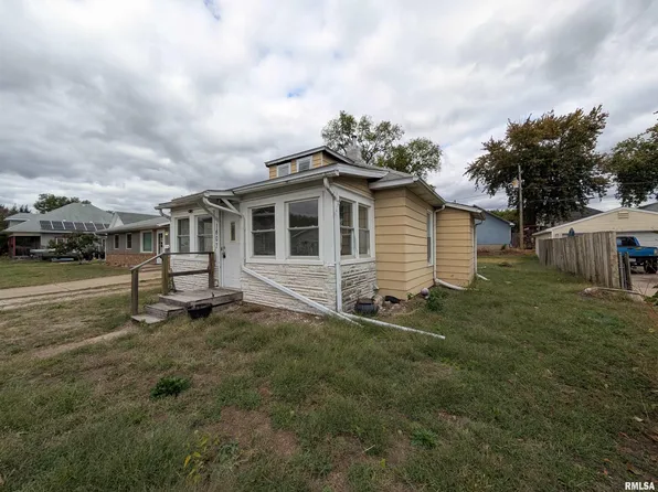1407 Martha St, Pekin, IL 61554