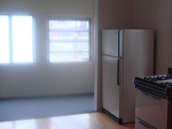 3rd image of 1244 W Diversey Pkwy Floor 2