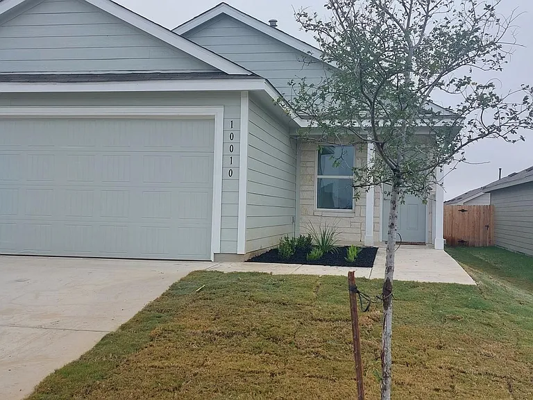 10010 Ana Hts — Photo 1