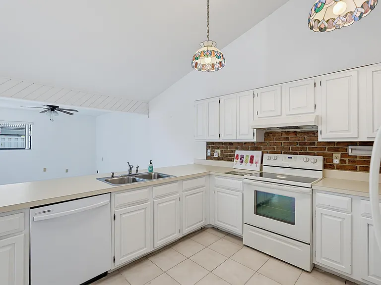 6846 Bianchini Cir — Photo 5