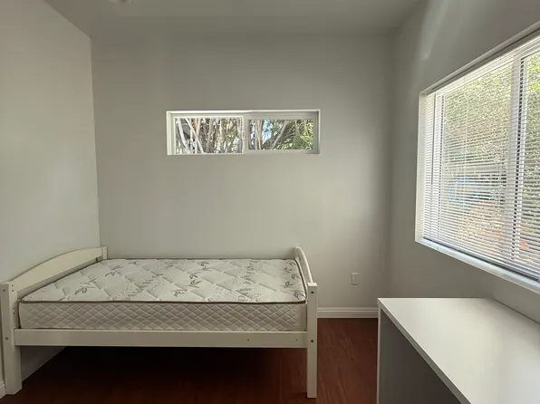 2512 E 3rd St, La Verne, CA 91750