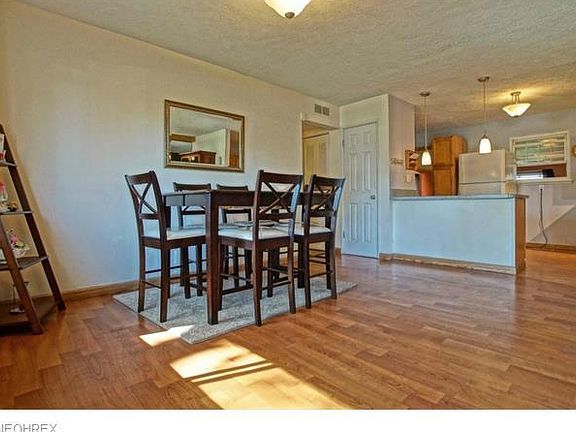 3rd image of 6725 Canterbury Dr