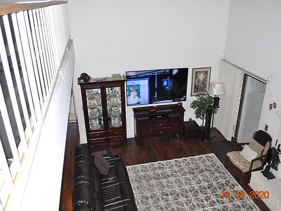 3rd image of 19276 Pine Way