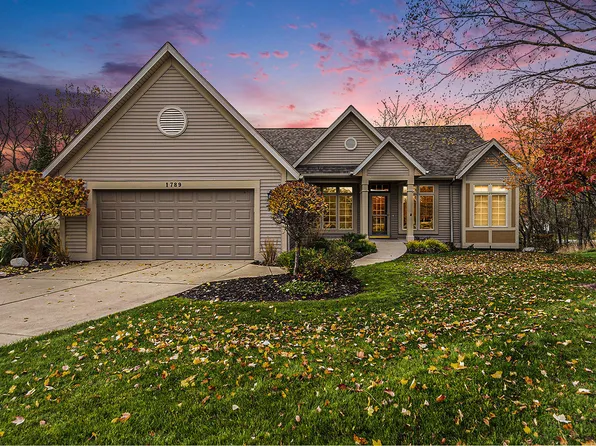 1789 Oakleigh Woods Dr NW, Grand Rapids, MI 49504