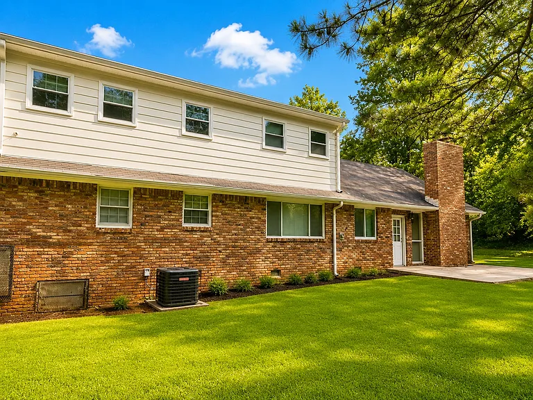 2589 Skyline Dr — Photo 6