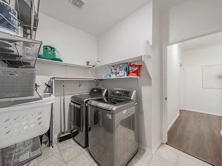 2304 Hickory Ct — Photo 27