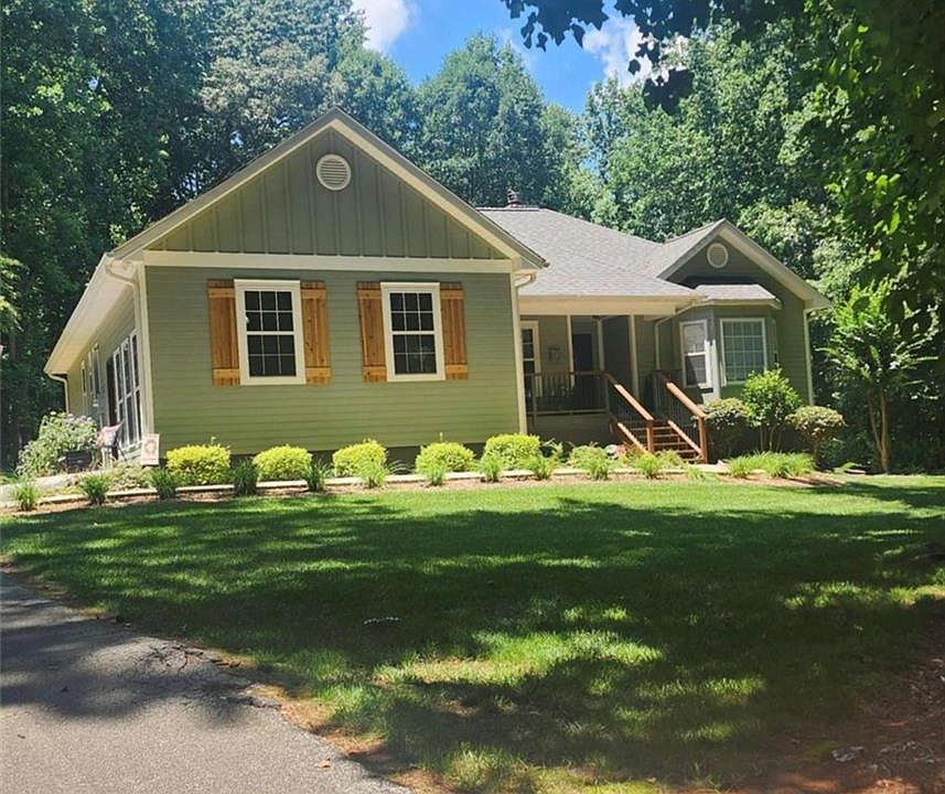 1st image of 220 Valley View Dr