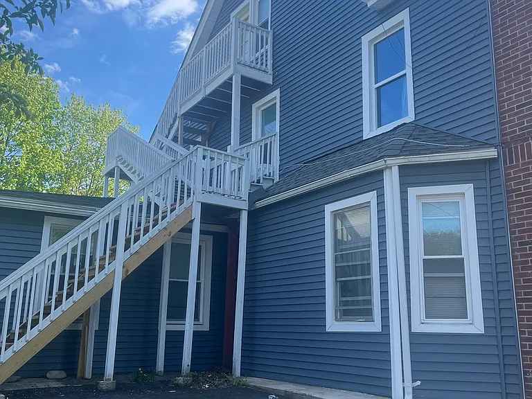 23 Highland Ave — Photo 2