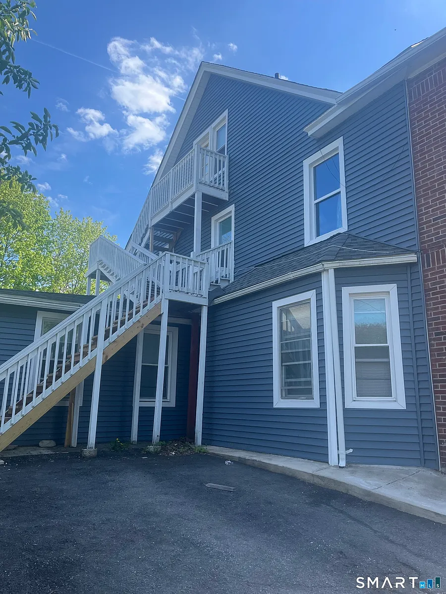Building Photo - 23 Highland Ave