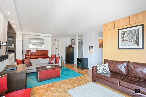 Rented by R New York | media 20