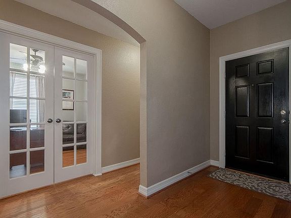 4th image of 2900 Holly Ln
