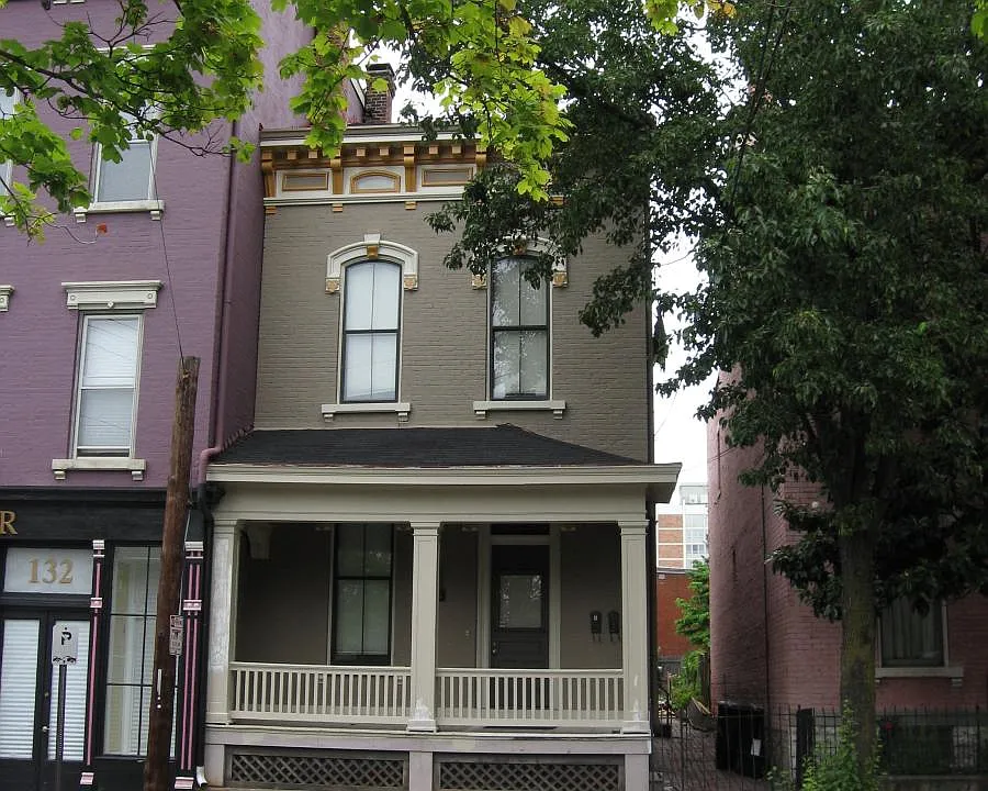 128 W 6th St