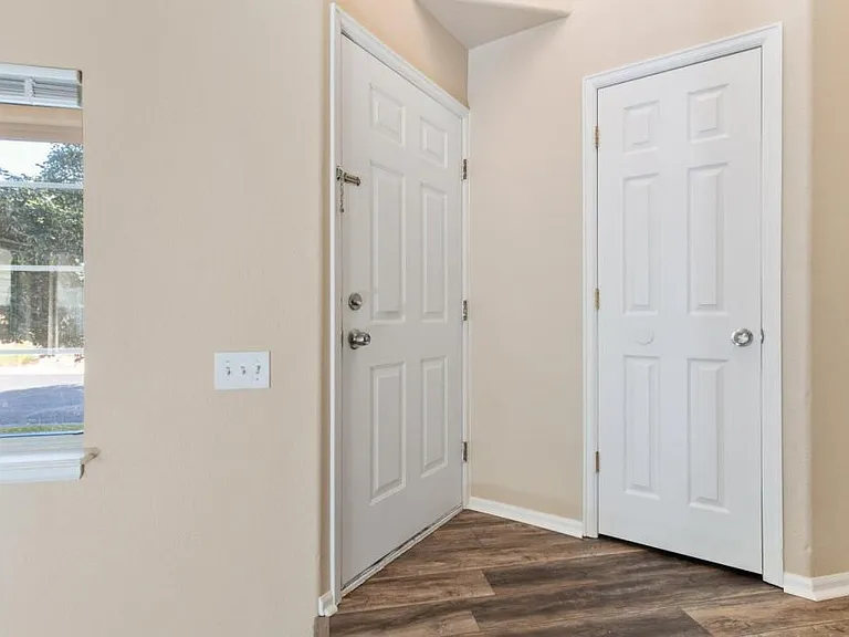 913 Samuel Point — Photo 4