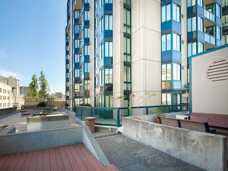 Trinity Towers Apartments — Photo 8