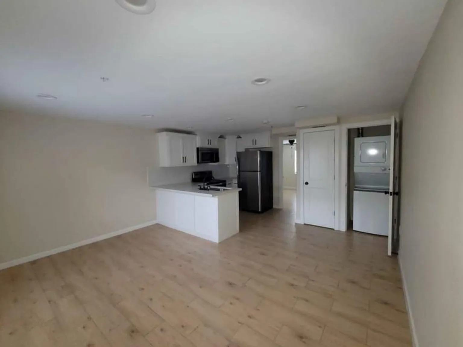 Modern Living at Stone Oak Apartments — Photo 3