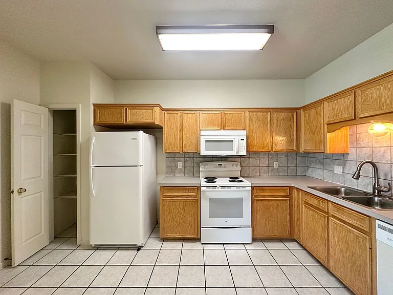 3705 Woodrow Dr — Photo 7
