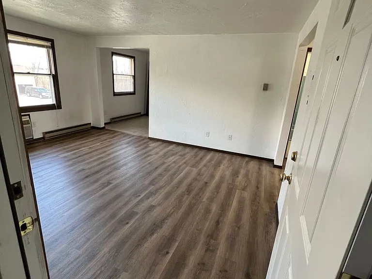 2445 Woodale Ave — Photo 2