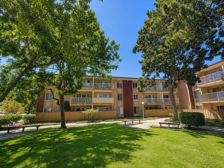 38500 Paseo Padre Pkwy #208 — Photo 1