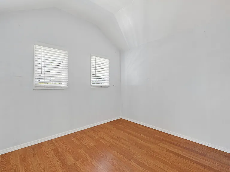 68 Mulford Ave — Photo 12