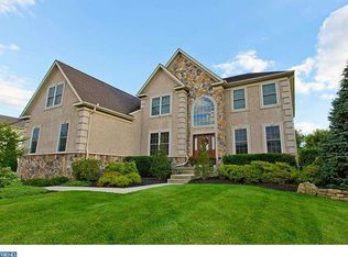 2 Saddlebury Ct, Mount Laurel, NJ 08054