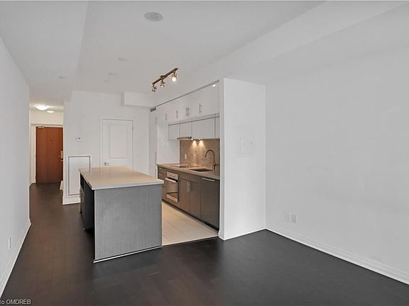 3rd image of 8 Mercer St #803