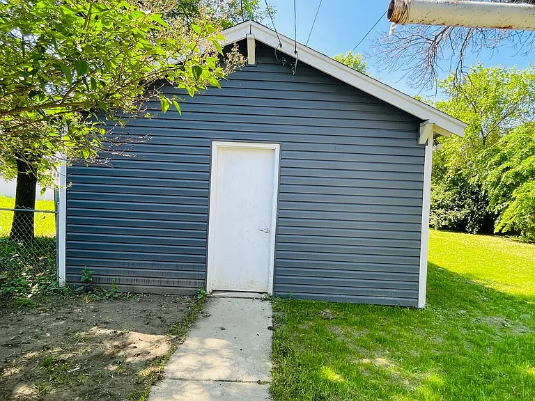 440 Lewis Ave — Photo 3