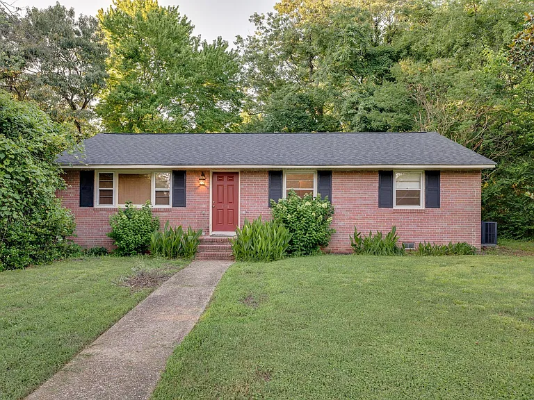 121 Winston Dr — Photo 1