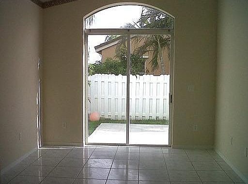 4th image of 16421 NW 22nd St