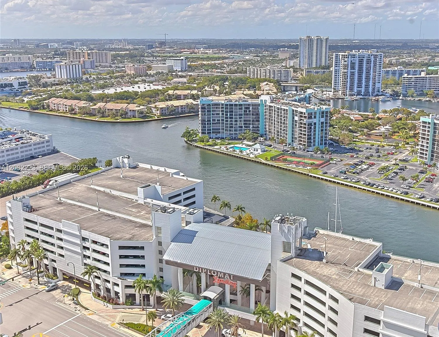 Diplomat Oceanfront Resid — Photo 4