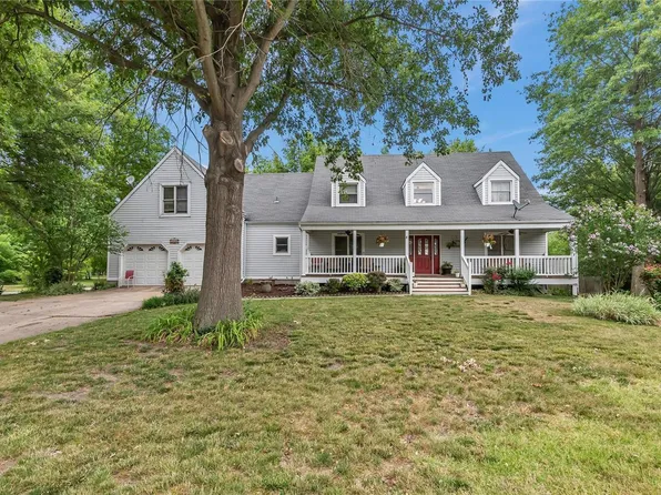 1320 N 4th St, Portage Des Sioux, MO 63373
