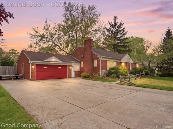 19706 Old Homestead Dr, Harper Woods, MI 48225