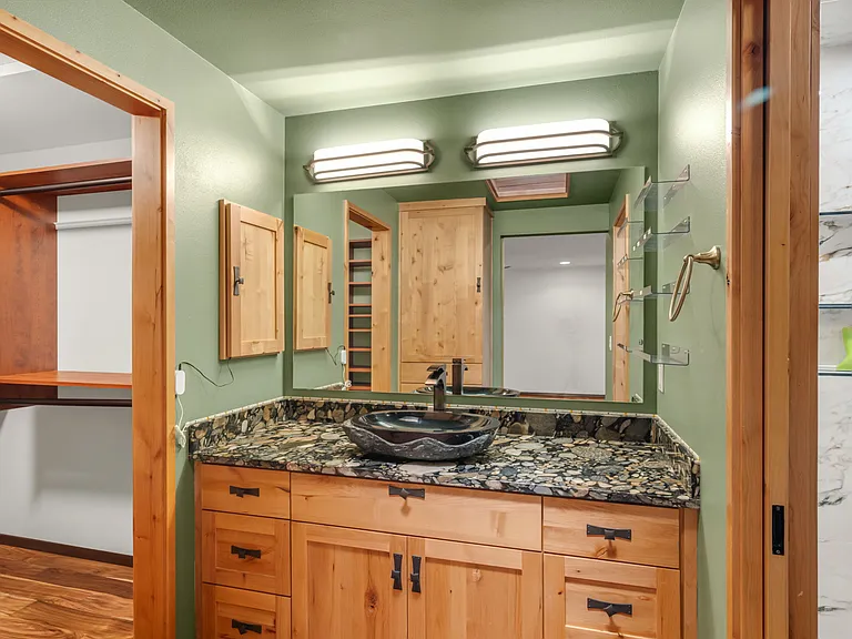 6671 E Mercer Way — Photo 13