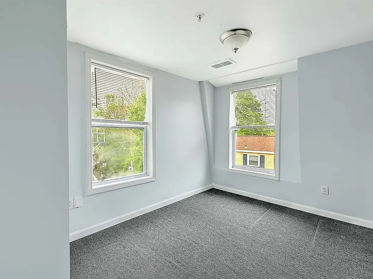 458 Weir St #5 — Photo 5