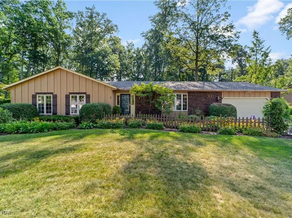 335 Timberlane Dr, Avon Lake, OH 44012
