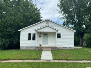 408 W 5th St, Flora, IL 62839