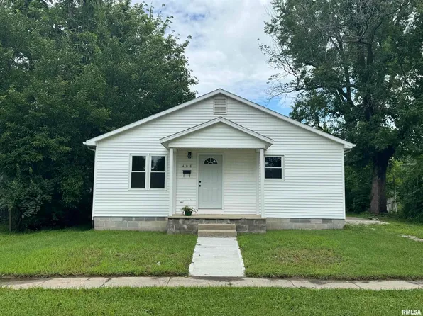 408 W 5th St, Flora, IL 62839