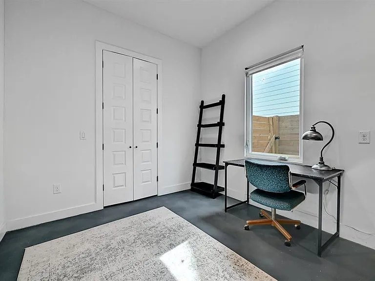 2812 E 4th St #2 — Photo 15