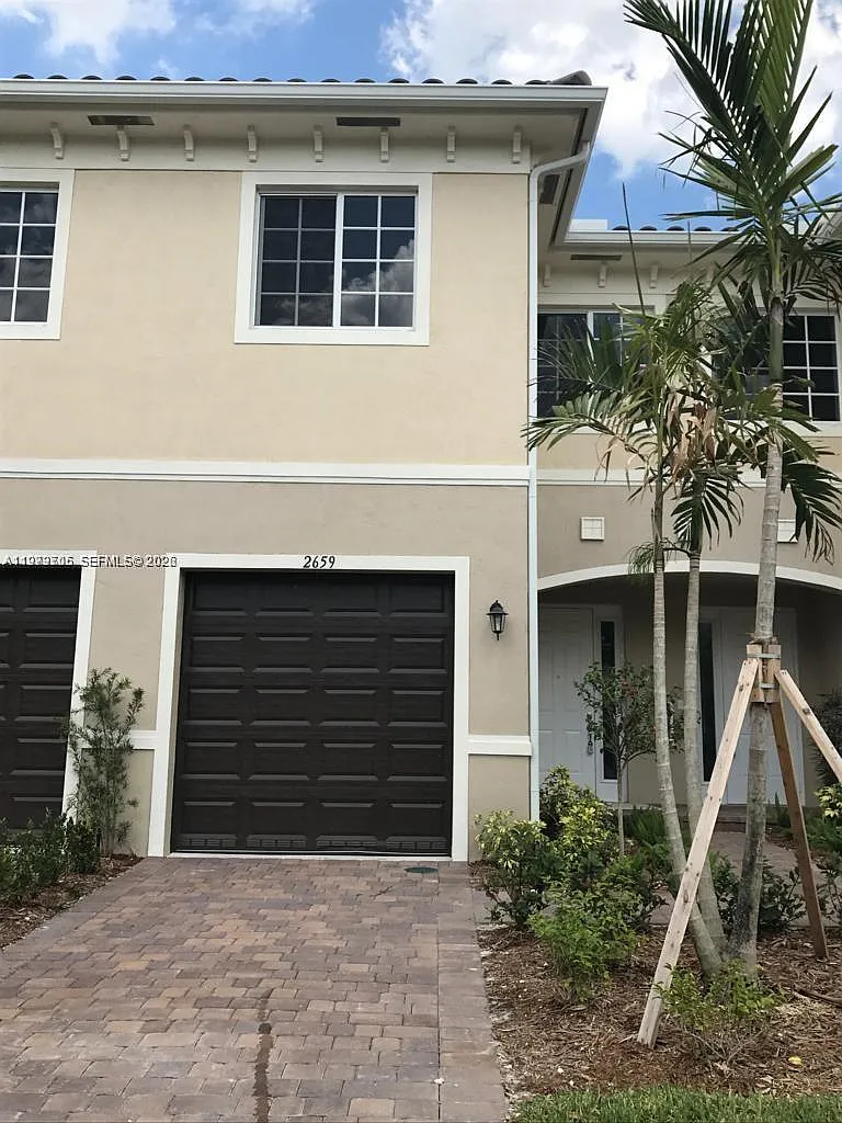 3 bed, 1720 sqft, $2,950 — Photo 1