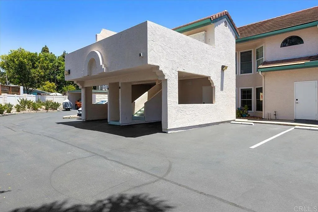 2 bed, 822 sqft, $4,000 — Photo 4