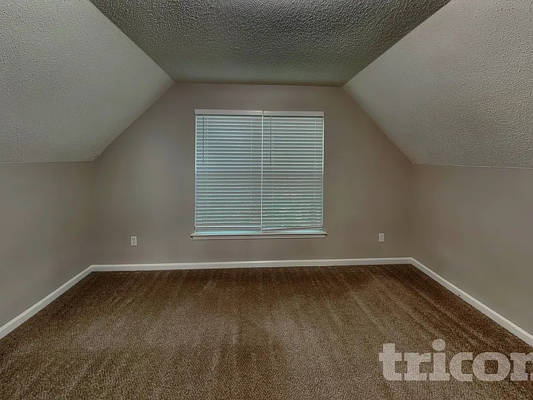 1405 Wessex Ct — Photo 12