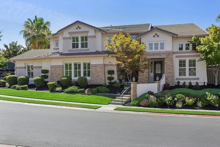 9240 Courtney Way photo 1