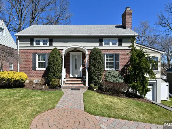 97 Cedar Ave, Maywood, NJ 07607