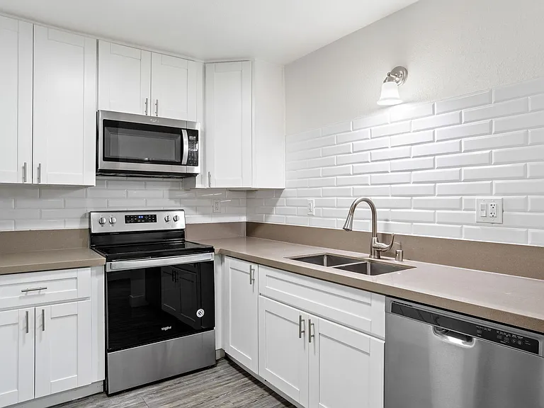 FH - Hilltop Apartments — Photo 10