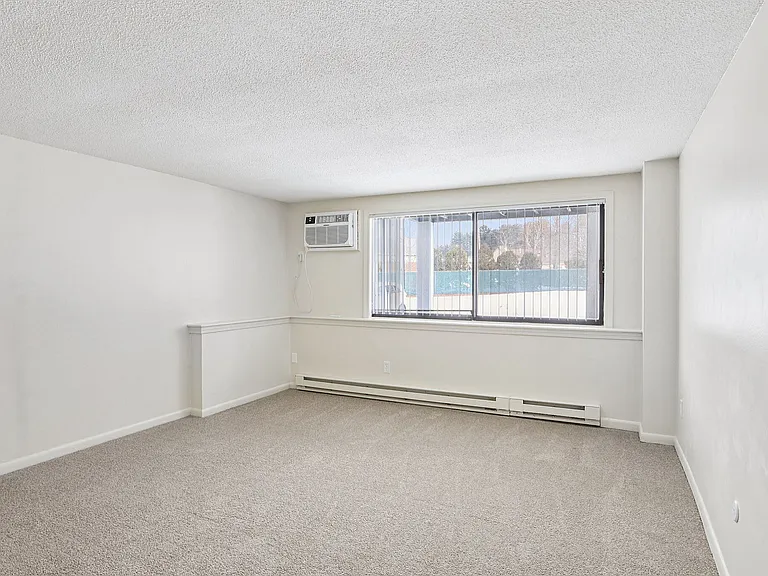 Sunny studio apartment